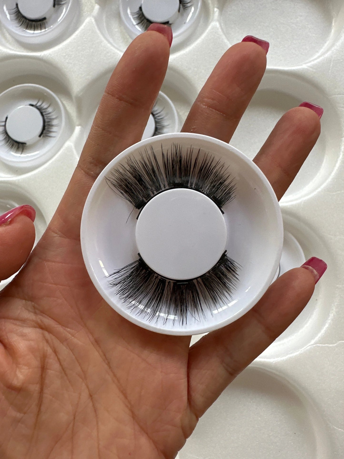 Magnetic mink false eyelashes in various styles and colours, designed for a natural and captivating eye look.