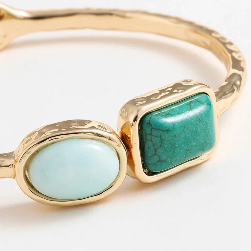Stylish retro bracelet with an elegant quadrilateral design, crafted from premium zinc alloy for long-lasting wear