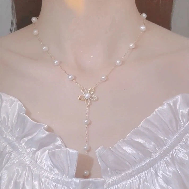 Freshwater pearl necklace with flower design and real gold plating