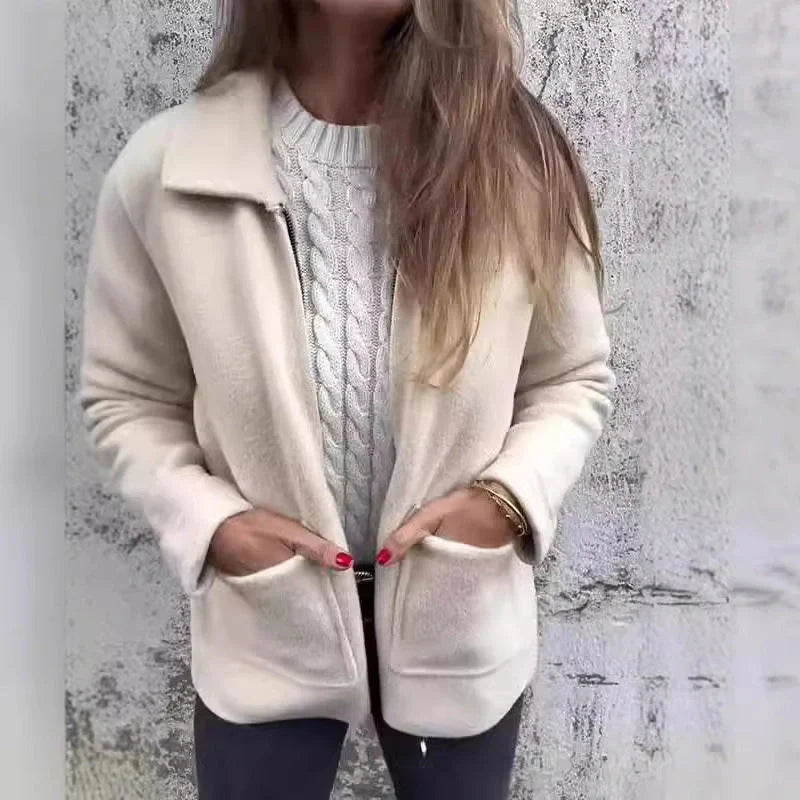 Stylish lapel jacket with zip and pockets in various colours, designed for fashionable autumn and winter wear