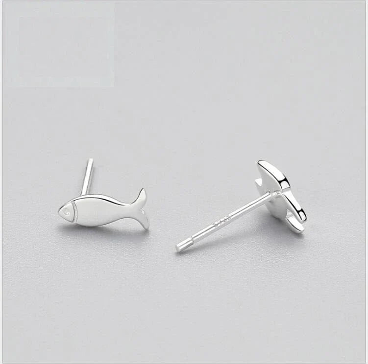 Elegant asymmetric 925 sterling silver stud earrings with cat and fish motifs, a modern and sophisticated accessory