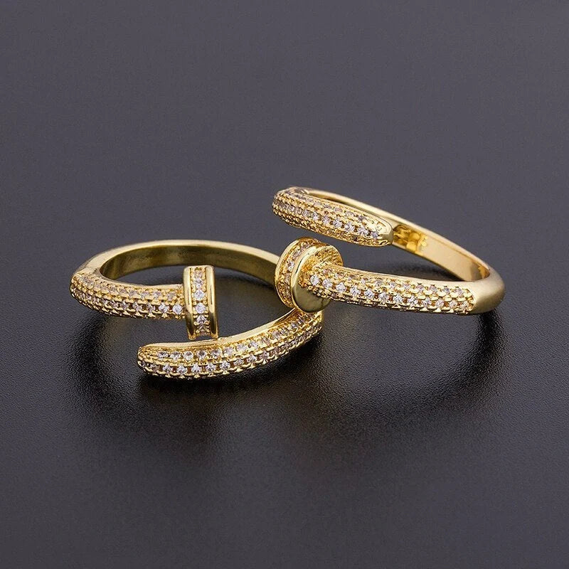 Adjustable geometric nail ring with gold-plated inlaid drill design