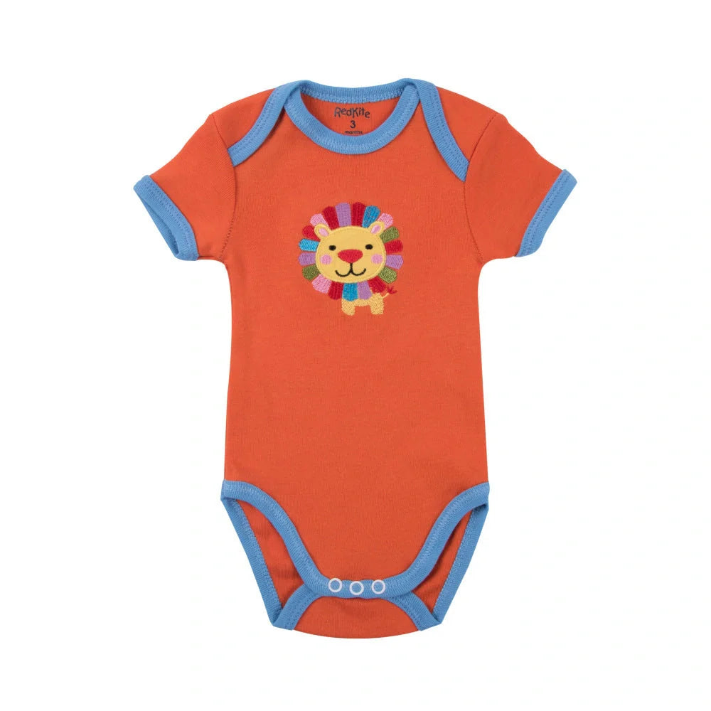 Adorable 5-piece organic cotton baby clothing set with charming triangle pattern design