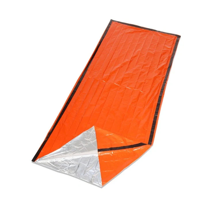 Premium first-aid thermal sleeping mat made of reflective PE film for superior insulation and warmth in emergencies