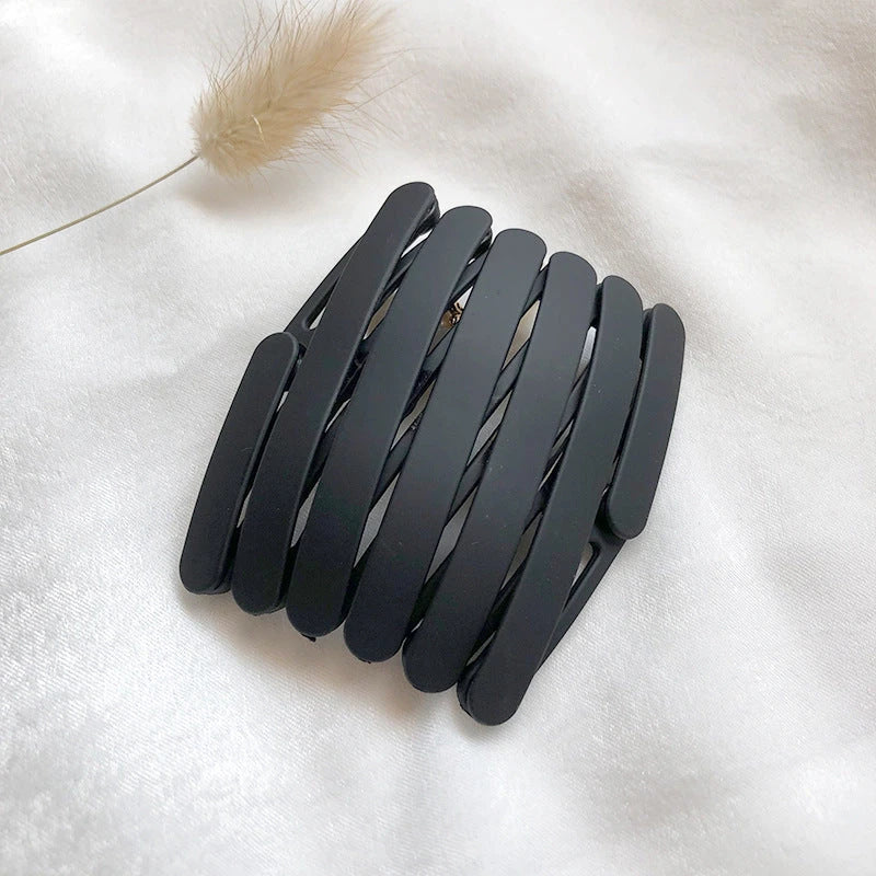Retractable Pocket Hair Band - A stylish, secure, and convenient hair accessory that can be easily stored in your pocket or bag.