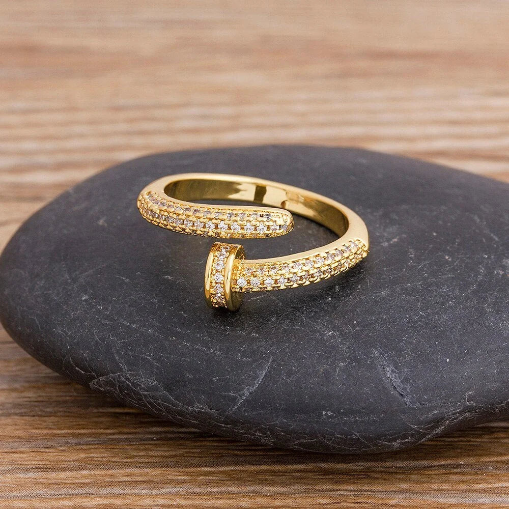 Adjustable geometric nail ring with gold-plated inlaid drill design