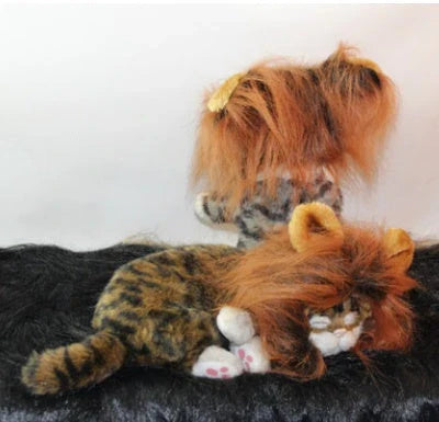 Adorable pet lion mane hat for dogs and cats, featuring a realistic design with a flowing mane and playful ears.