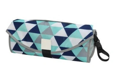 Versatile baby changing mat in various colourful patterns, made of durable 420 Oxford fabric and waterproof material.
