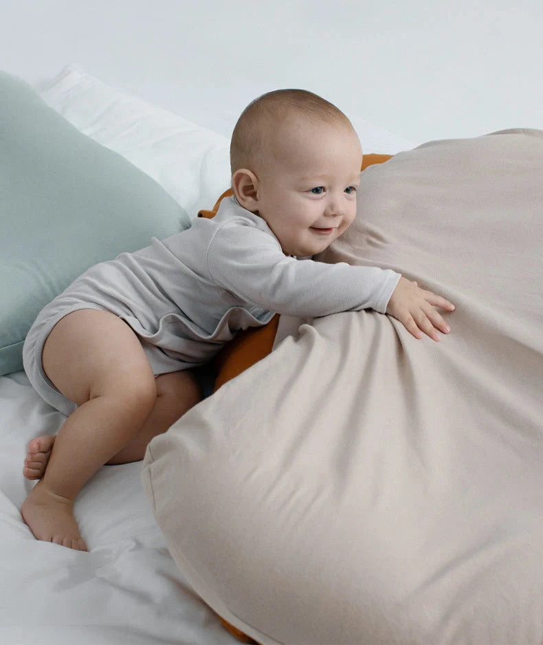 Portable baby nest crib with cotton cover for newborns, dimensions 75cm by 45cm