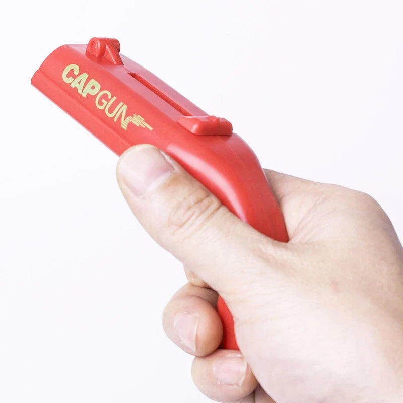A catapult-style bottle opener made of high-quality ABS plastic, designed with a playful American-inspired flair to add entertainment to any British drinking occasion.