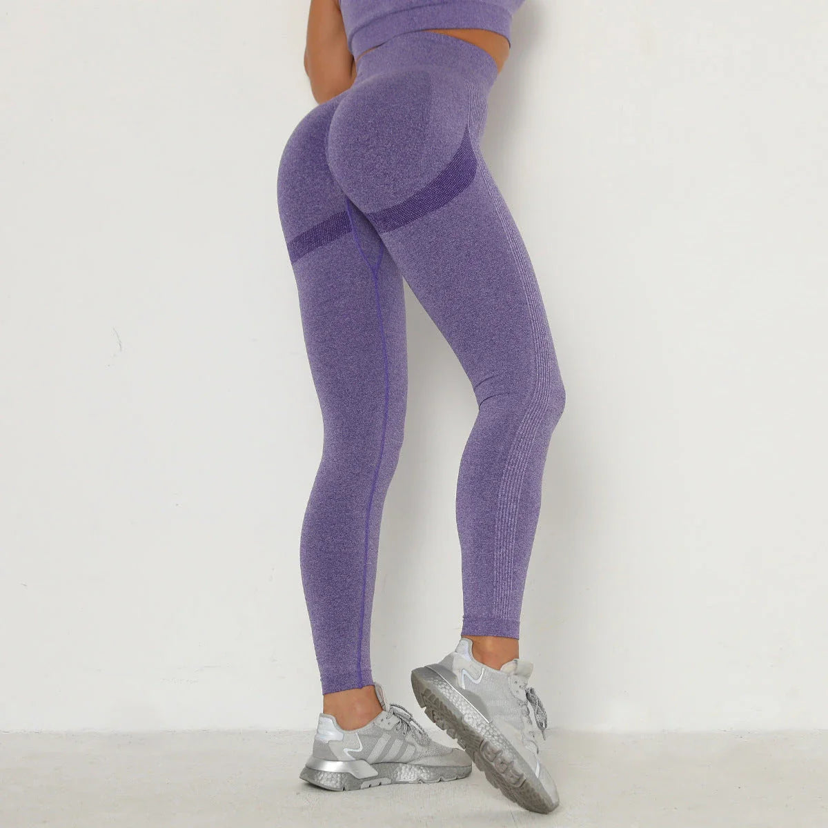 Seamless women's yoga pants in various colours and sizes, featuring hidden pockets and unique design details.