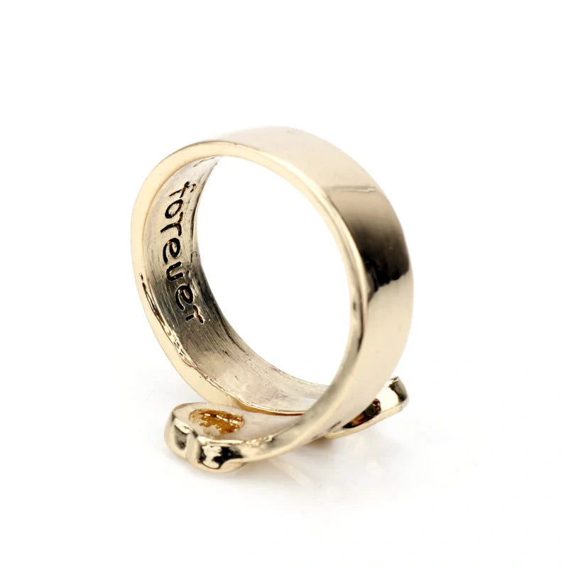 Adjustable gold claw ring with a stylish design inspired by dog paws, perfect for pet lovers in the UK