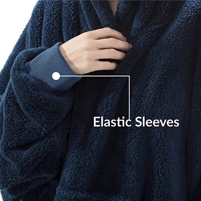 Cozy oversized hooded sweatshirt with big front pocket, made of soft double-sided fleece fabric in a variety of classic colors.