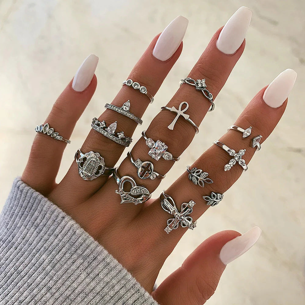 Elegant vintage lotus snake-shaped ring with 8 sparkling diamonds, crafted from high-quality alloy with a lustrous electroplated finish.