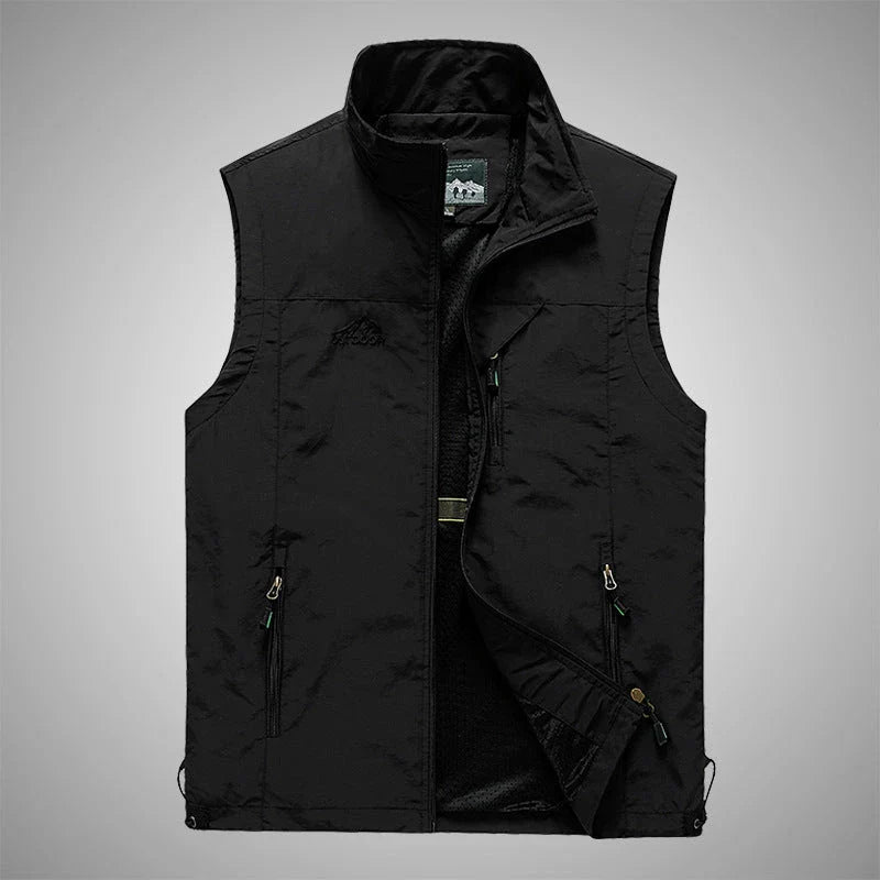 A well-designed and versatile men's outdoor gilet in a range of classic British colours