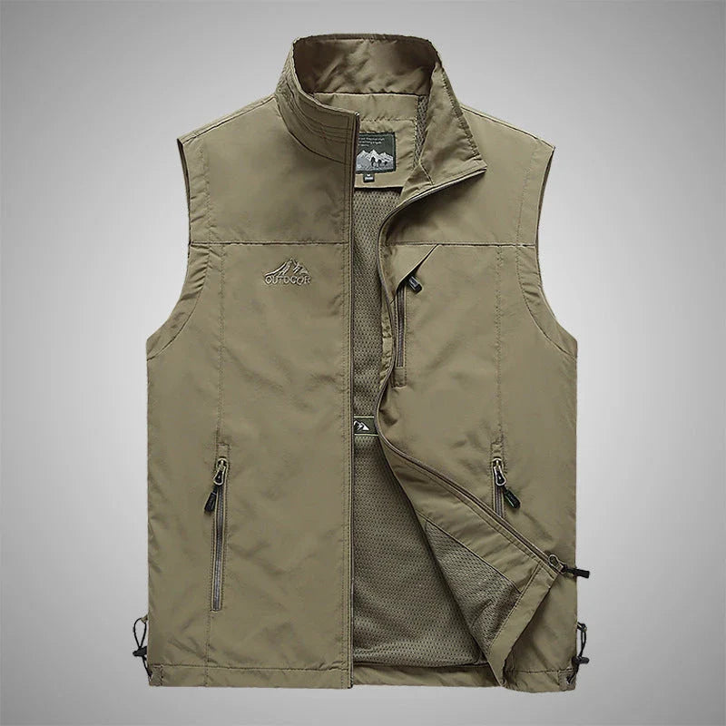 A well-designed and versatile men's outdoor gilet in a range of classic British colours