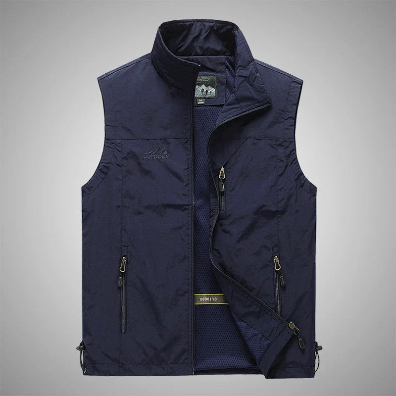 A well-designed and versatile men's outdoor gilet in a range of classic British colours