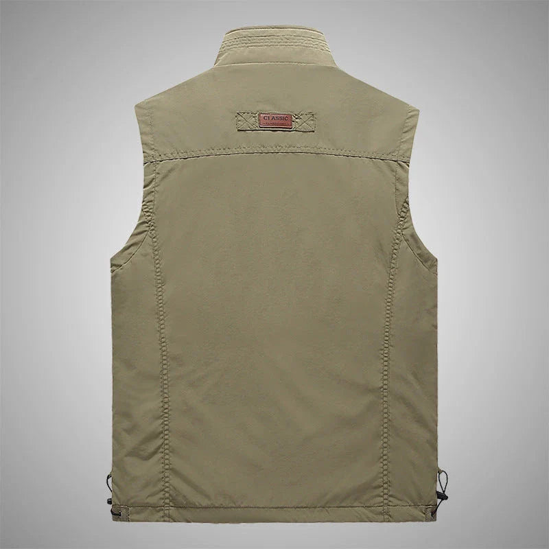 A well-designed and versatile men's outdoor gilet in a range of classic British colours