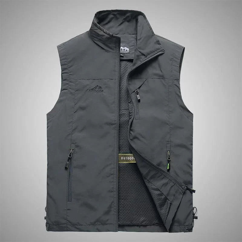 A well-designed and versatile men's outdoor gilet in a range of classic British colours