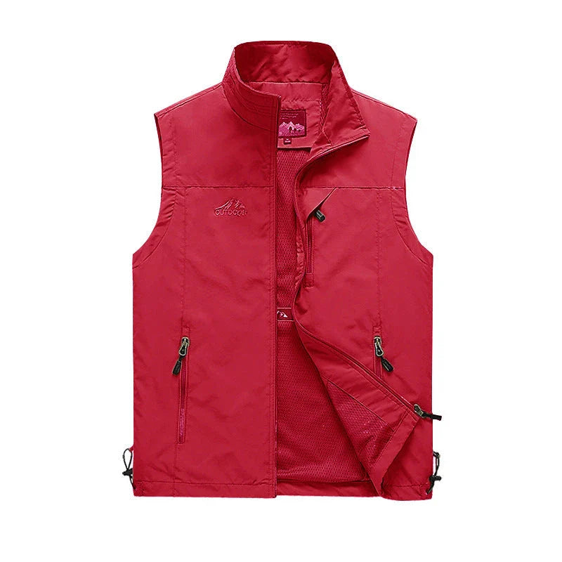 A well-designed and versatile men's outdoor gilet in a range of classic British colours