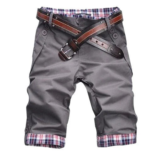 Classic British cotton shorts in a straight-leg silhouette, available in khaki, gray, and black colors.