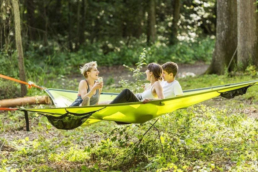 Spacious 3-person outdoor hammock with unique 3-point anchor system for maximum comfort and stability
