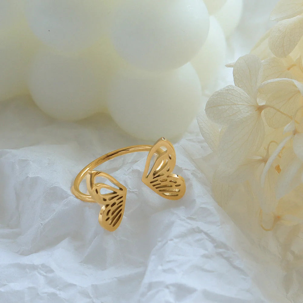 Adjustable hollow butterfly ring in titanium steel, available in golden and steel colours.