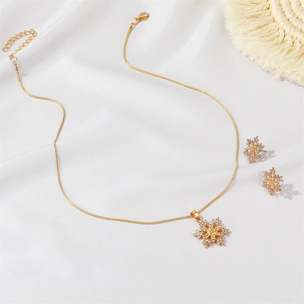 Elegant snowflake jewellery set with necklace, earrings and pendant in gold and silver tones