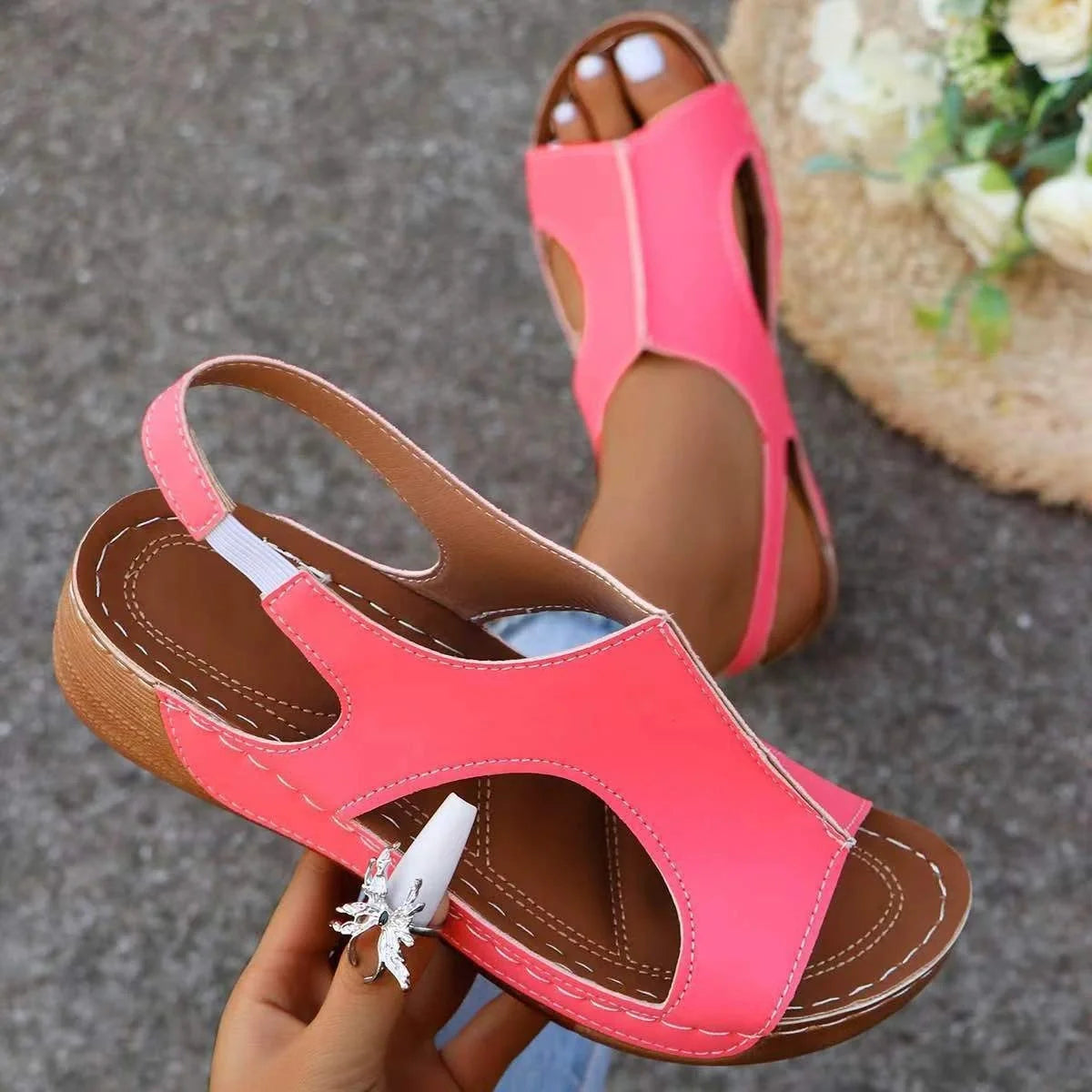 Stylish women's summer wedge sandals with elastic band in various colours