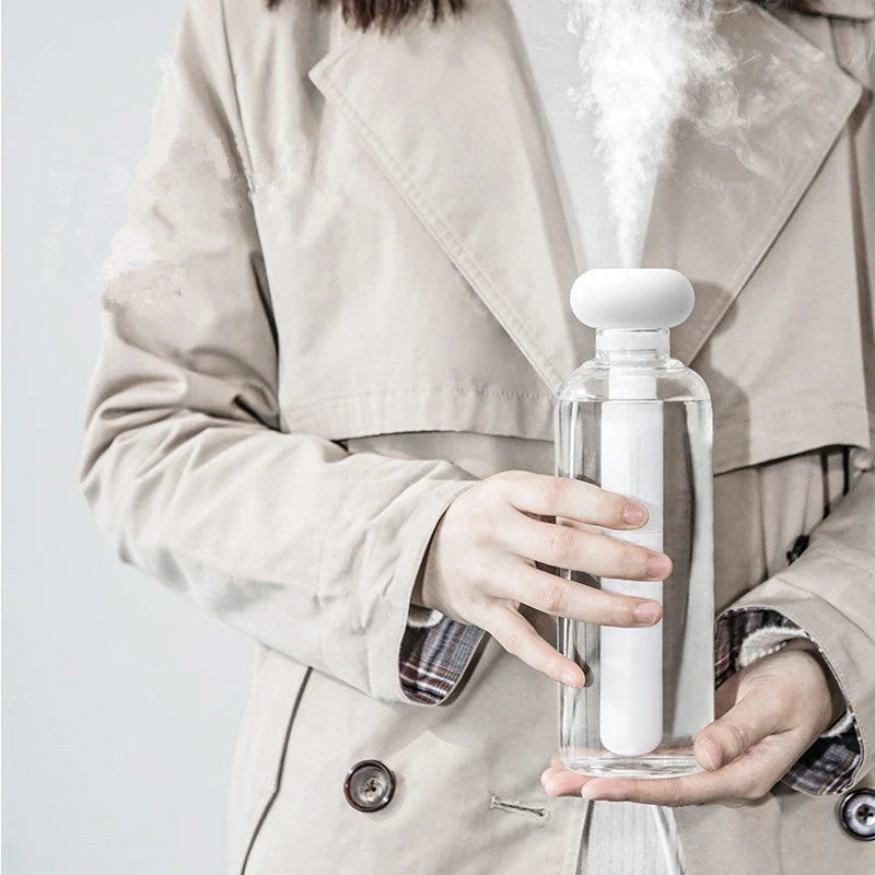 Compact and portable USB-powered air humidifier and essential oil diffuser with versatile water container design
