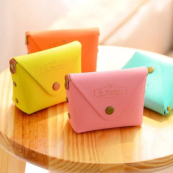 Vibrant macaron-shaped key case in candy colours for keys organisation
