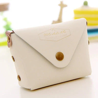 Vibrant macaron-shaped key case in candy colours for keys organisation
