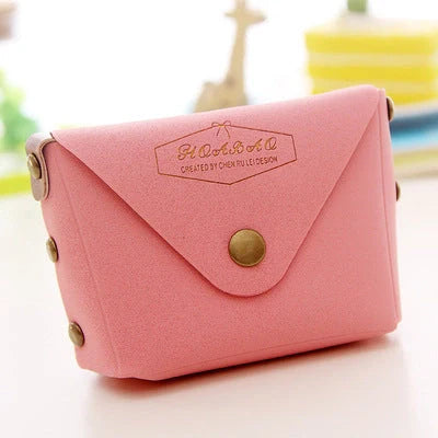 Vibrant macaron-shaped key case in candy colours for keys organisation