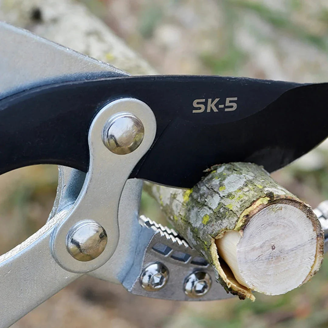 High-Efficiency Anvil Garden Shears with lever drive system, premium materials, and ergonomic design for effortless gardening tasks.