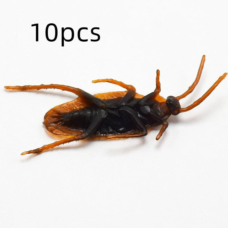 Lifelike cockroach simulation toys in brown colour, perfect for Halloween parties and decorations