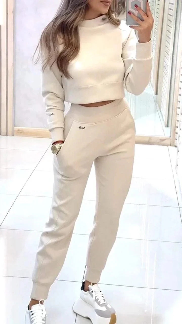 Stylish collared jacket and slim-fit trousers in a variety of colors, perfect for athleisure wear