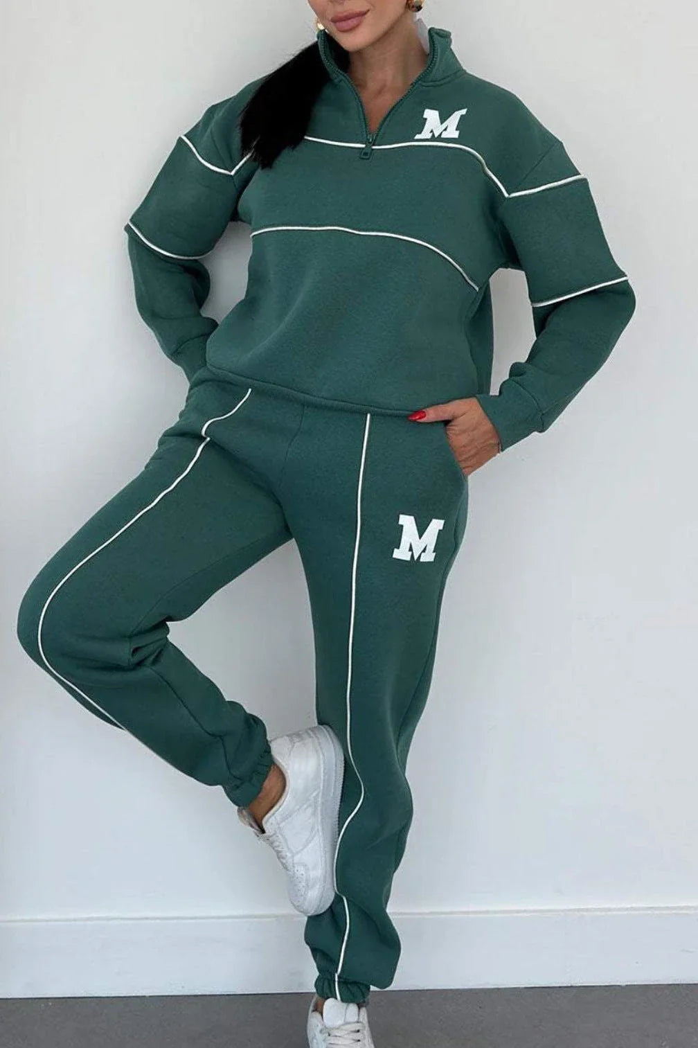 Women's 2-Piece Lounge Set with Hoodless Pullover Sweatshirt and Baggy Fashion Sweatpants in Assorted Colours