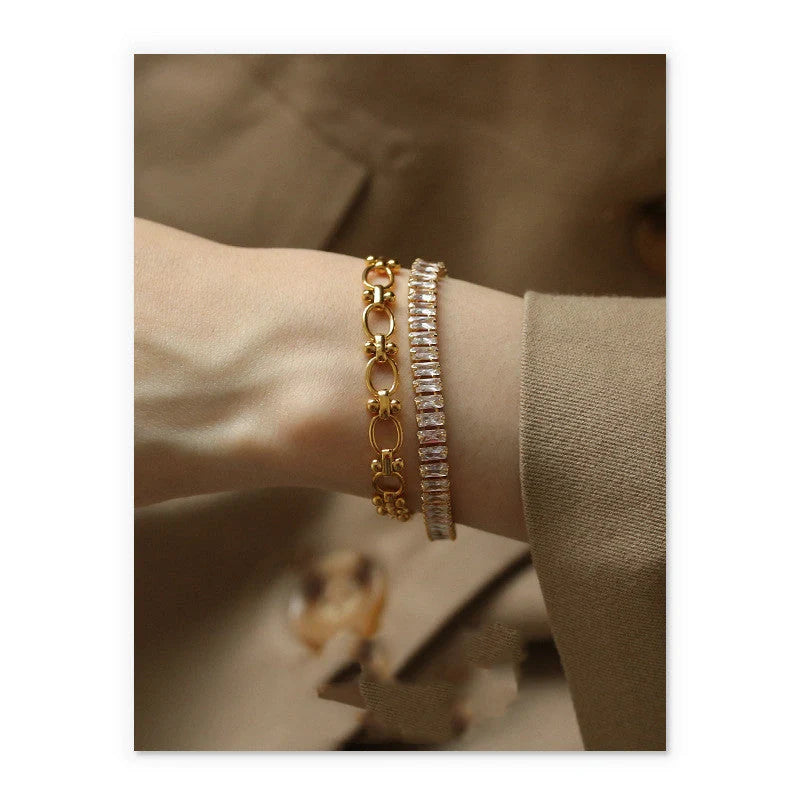 Elegant zircon bracelet with geometric design and gold-plated inlays