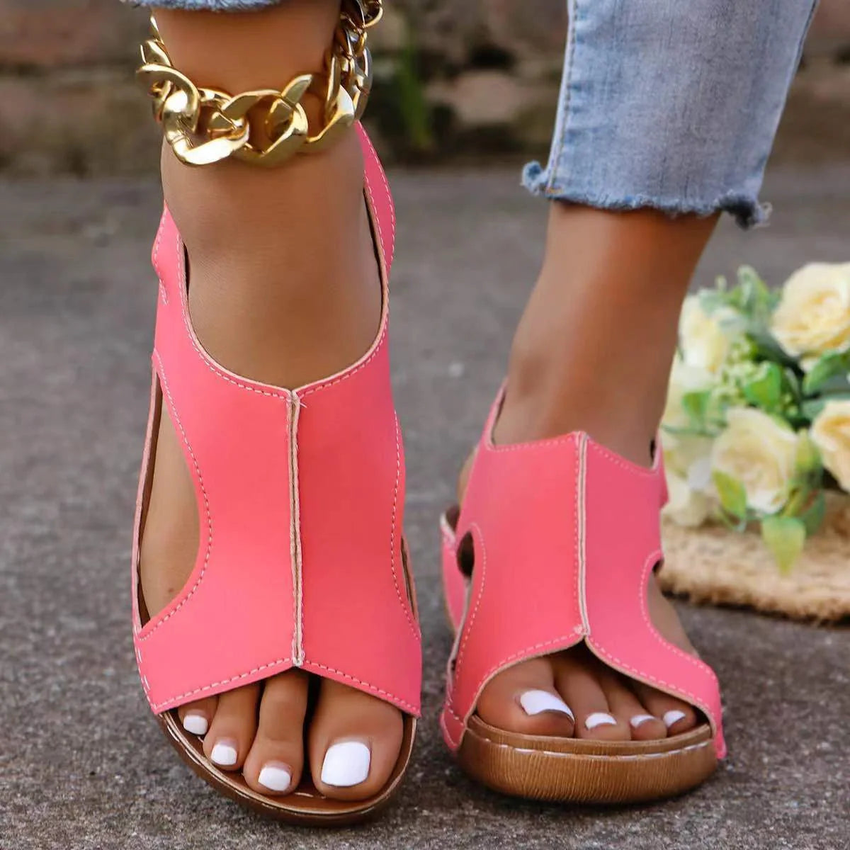 Stylish women's summer wedge sandals with elastic band in various colours