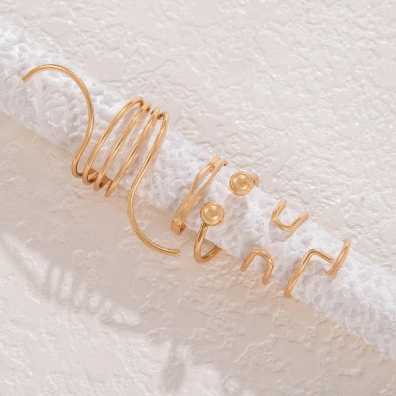 Stylish retro wave open ring in gold, perfect for elevating any outfit
