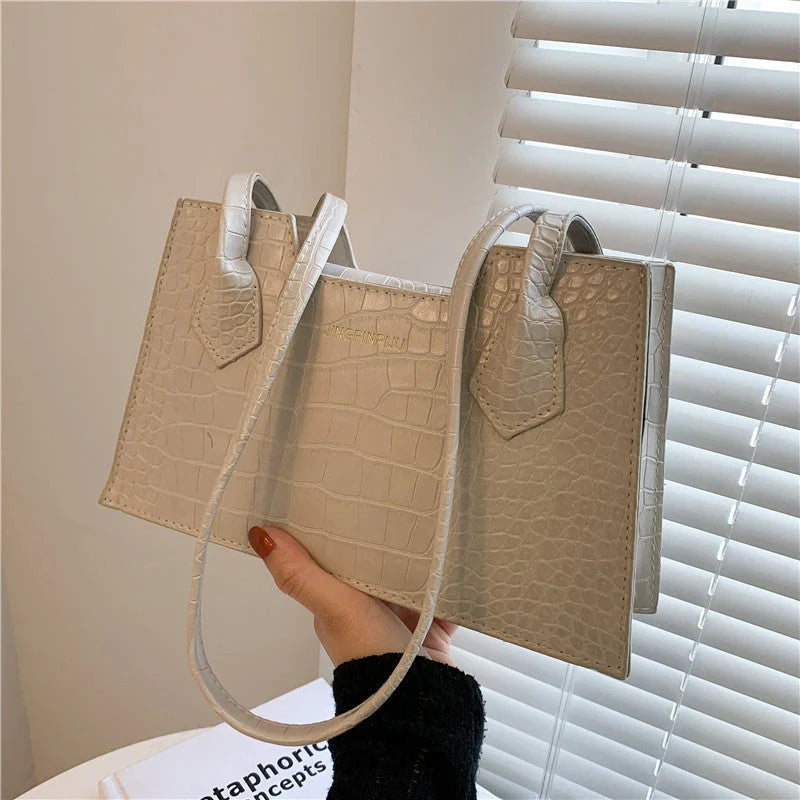 Stylish PU small square shoulder bag in crocodile pattern for spring and summer