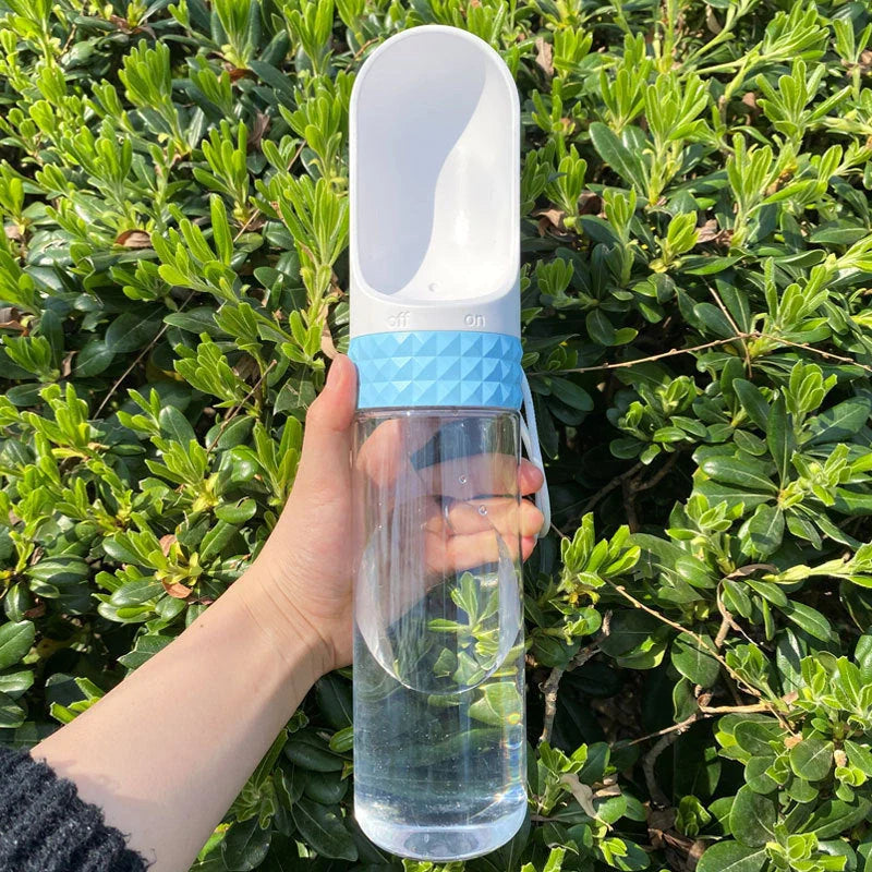 Portable dog water cup with one-click lock for outdoor travel