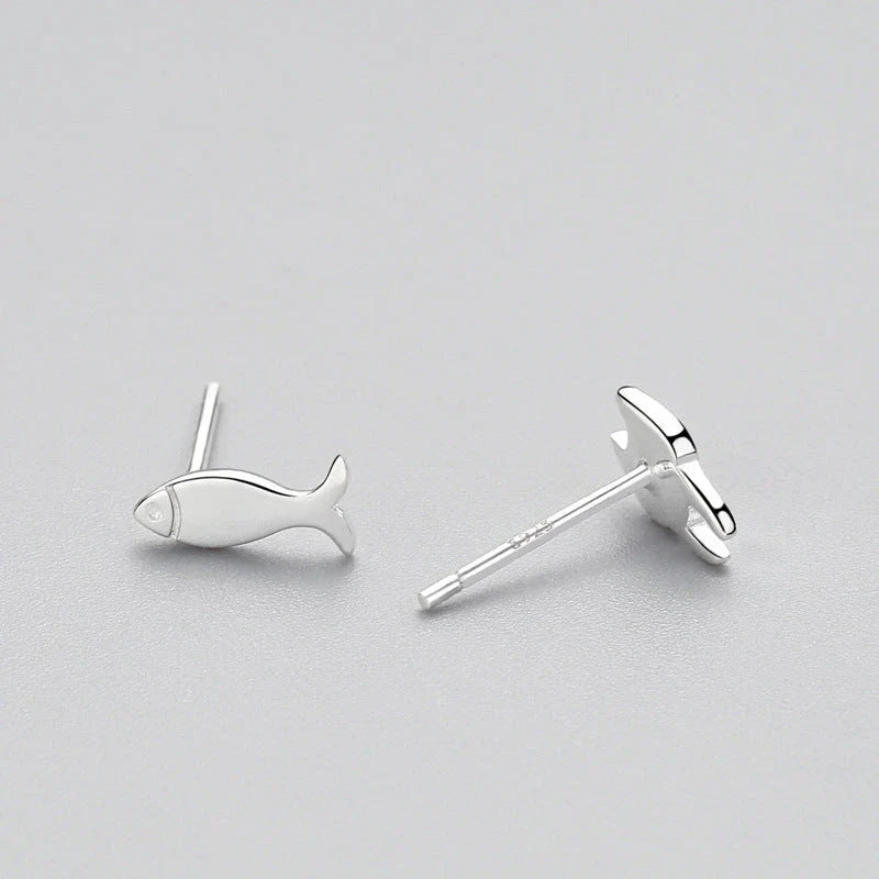 Elegant asymmetric 925 sterling silver stud earrings with cat and fish motifs, a modern and sophisticated accessory