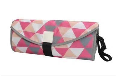 Versatile baby changing mat in various colourful patterns, made of durable 420 Oxford fabric and waterproof material.