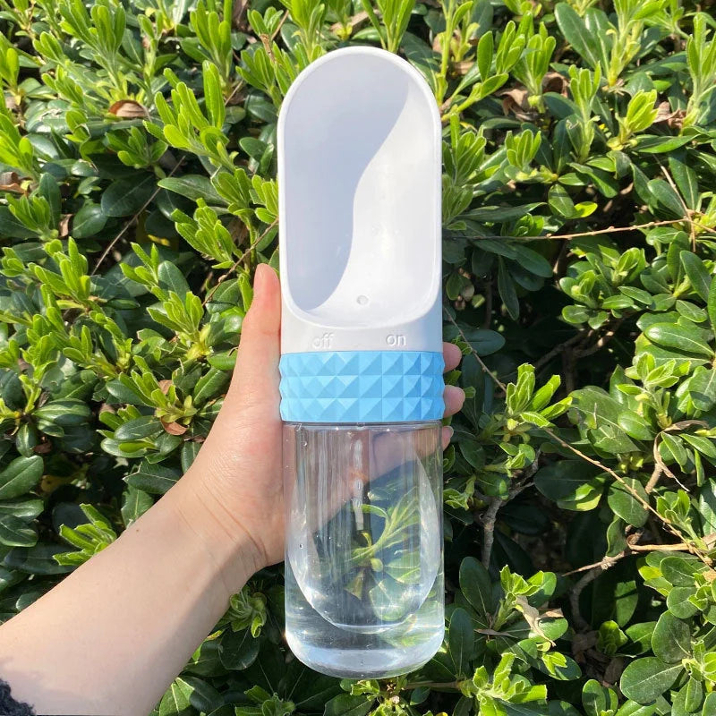 Portable dog water cup with one-click lock for outdoor travel