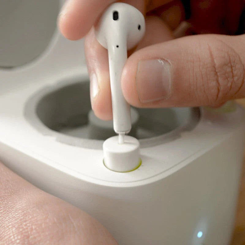 Automatic earbuds cleaning kit for AirPods, featuring a specialized chamber and cleaning mechanisms to thoroughly remove dirt and wax buildup