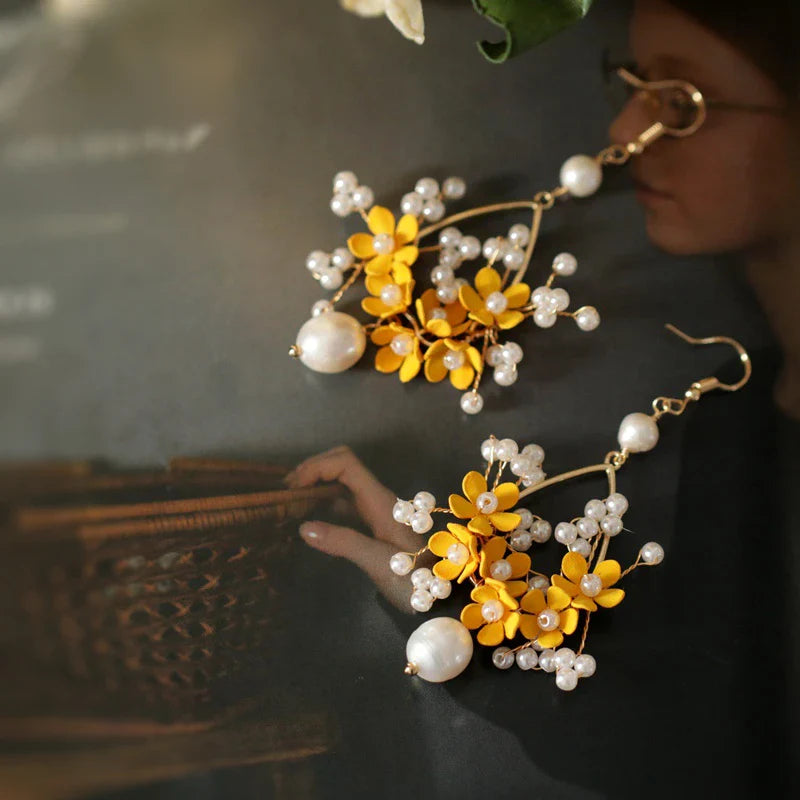 Retro Advanced Atmospheric Flower Earrings in White, Black, and Gold Colours