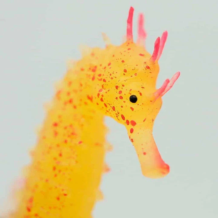 Luminous sea horse aquarium decor with a mesmerising glow, made of premium silicone
