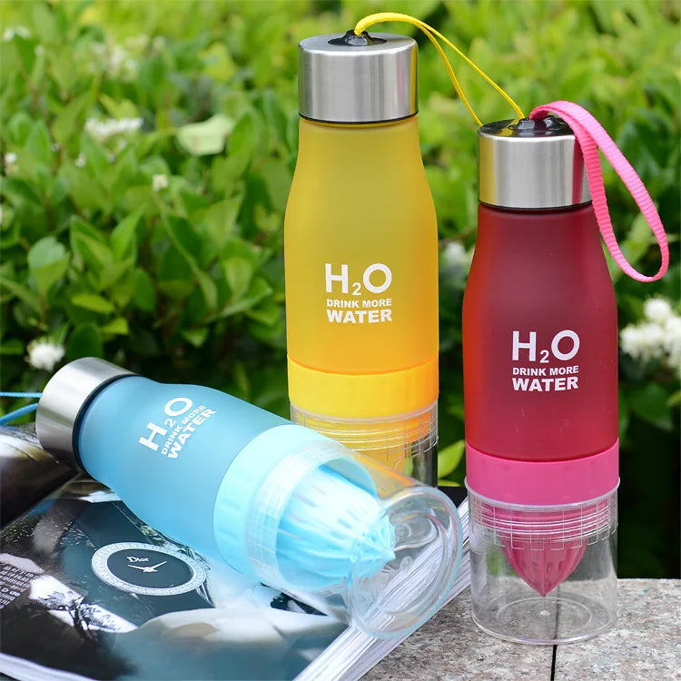 H2O Fruit Infusion Water Bottle with Vibrant Fruit Slices Floating Inside