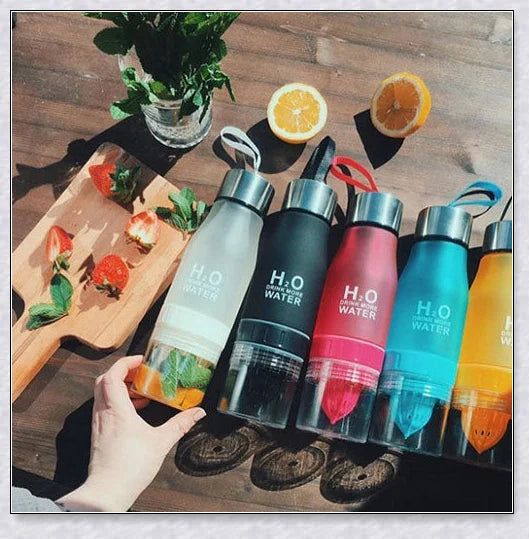 H2O Fruit Infusion Water Bottle with Vibrant Fruit Slices Floating Inside